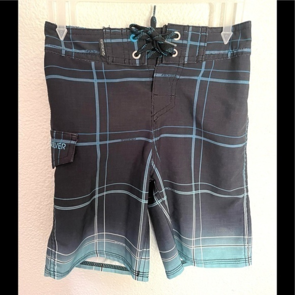 QUIKSILVER Boys thin stripe plaid black & teal blue boardshorts size 4